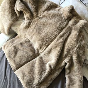 UNIQLO Fuzzy Zip Up Sweater in Beige